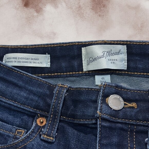 ✨ Universal Thread High Rise Everyday Skinny Jeans (Dark Wash) - Picture 4 of 6